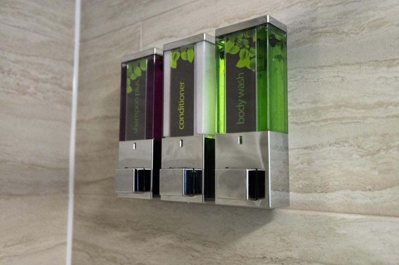 Parking, Smart Tv'S In All Rooms! สวอนซี ภายนอก รูปภาพ